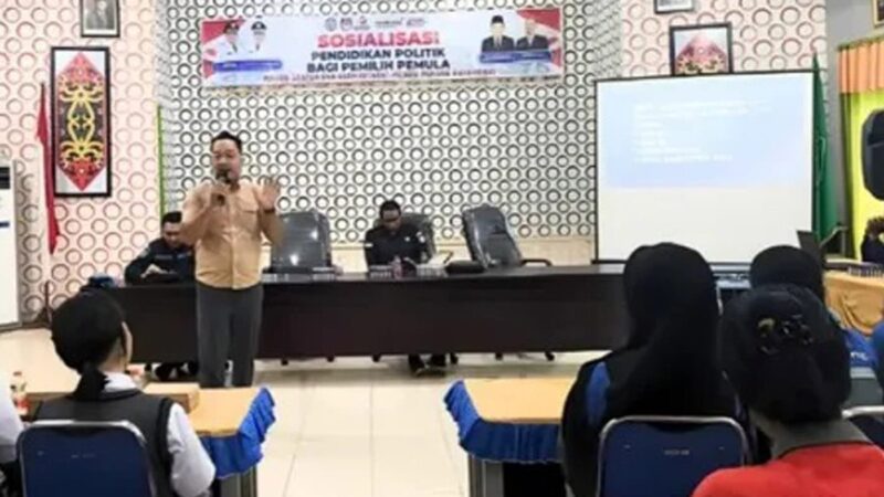 Tingkatkan Partisipasi Pemilih Pemula, Kesbangpol Gelar Sosialisasi Pendidikan Politik