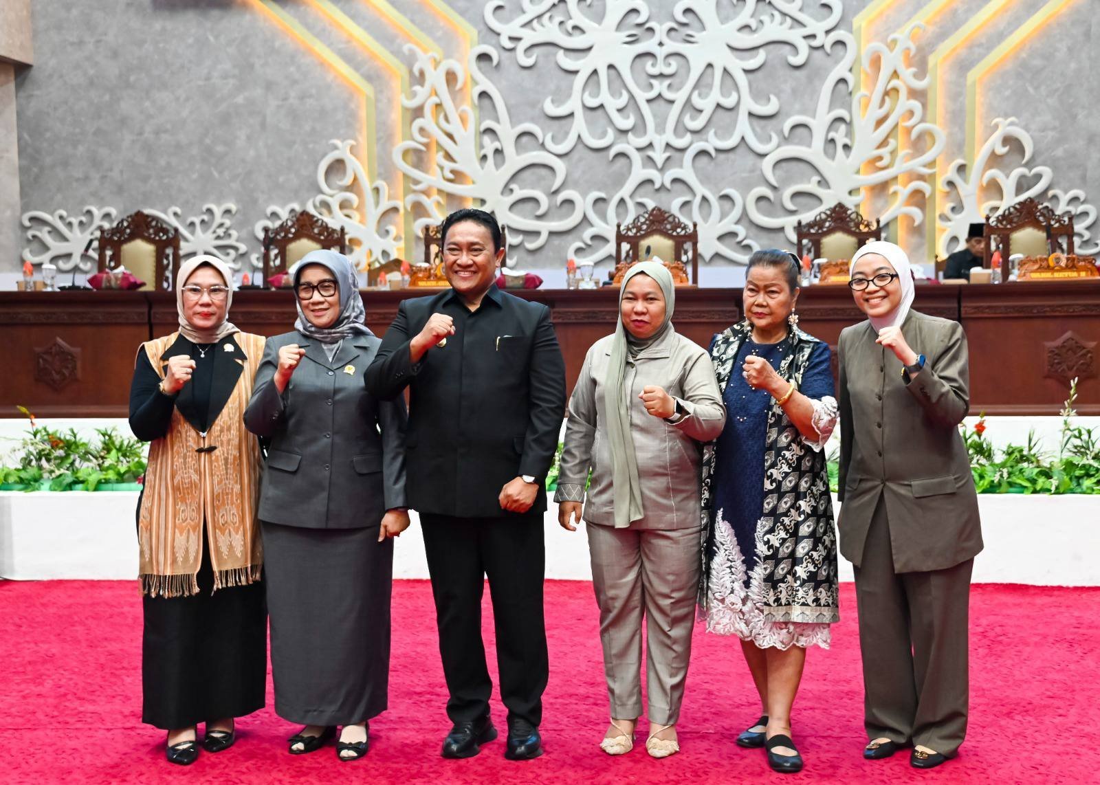 Wagub Edy Pratowo Beri Jawaban Atas Pemandangan Umum Fraksi DPRD