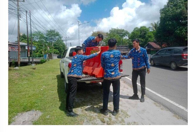 Pastikan Keamanan Pengguna Jalan, Dishub Bersama BPTD Pasang Water Barrier di Lokasi Rawan Laka Palangka Raya