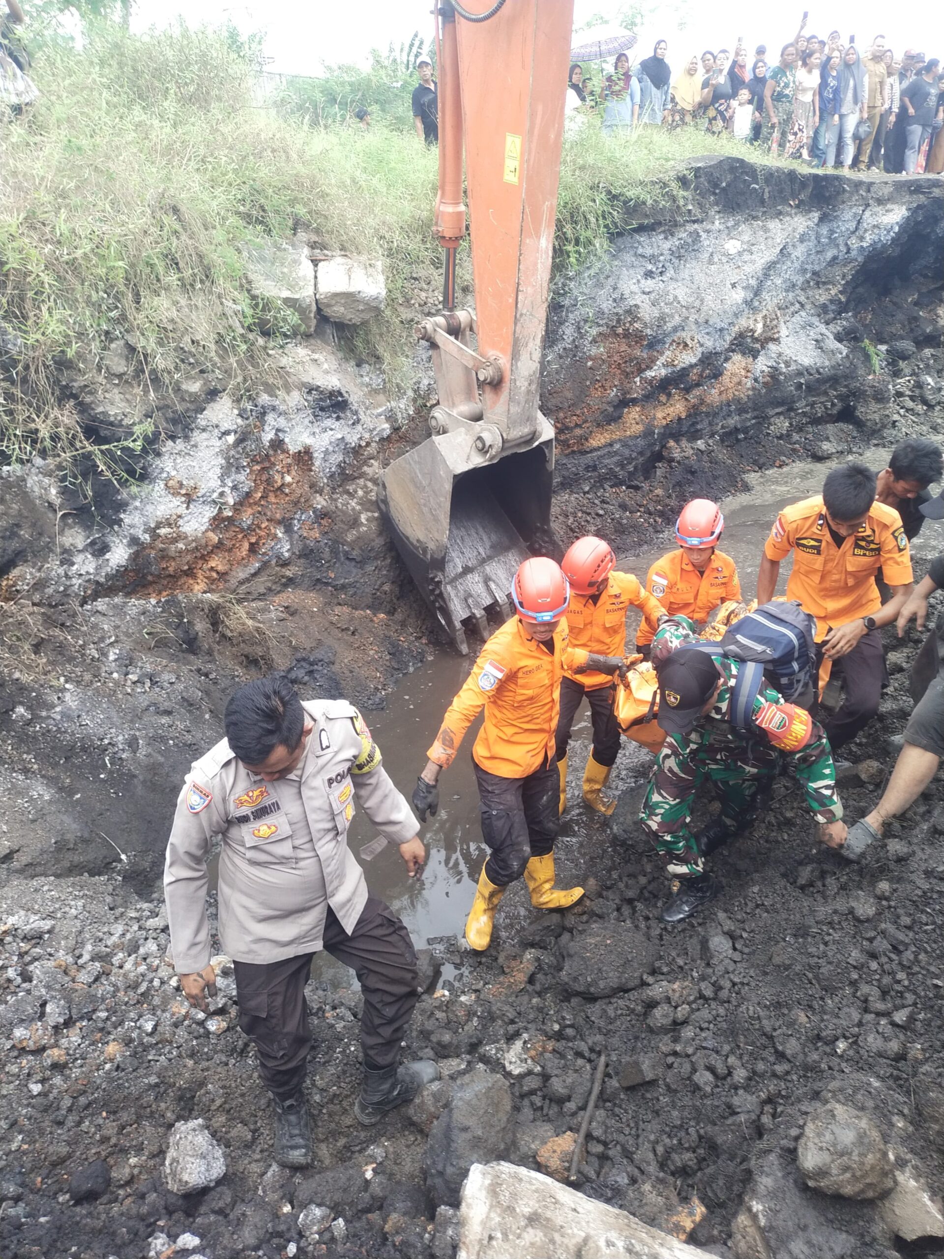 Dua Pencari Besi Ditemukan Tak Bernyawa Tertimbun Tanah di Eks PT Gunung Gahapi Sakti