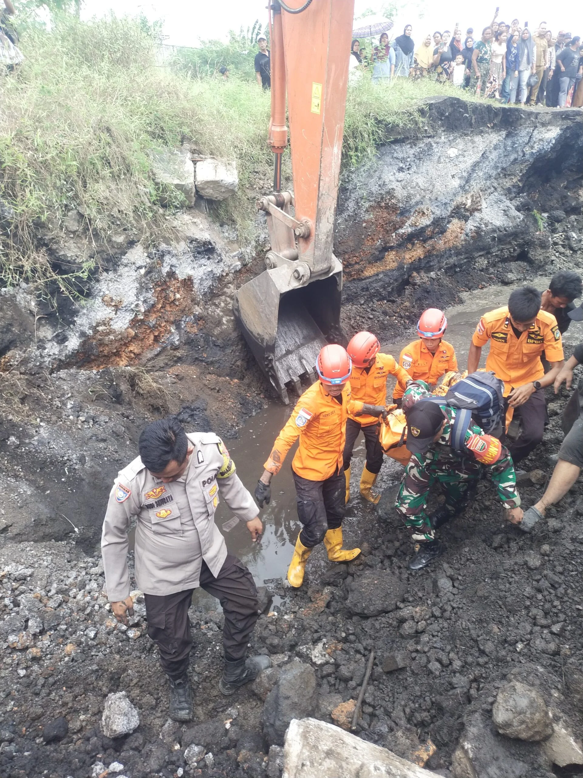 Dua Pencari Besi Ditemukan Tak Bernyawa Tertimbun Tanah di Eks PT Gunung Gahapi Sakti